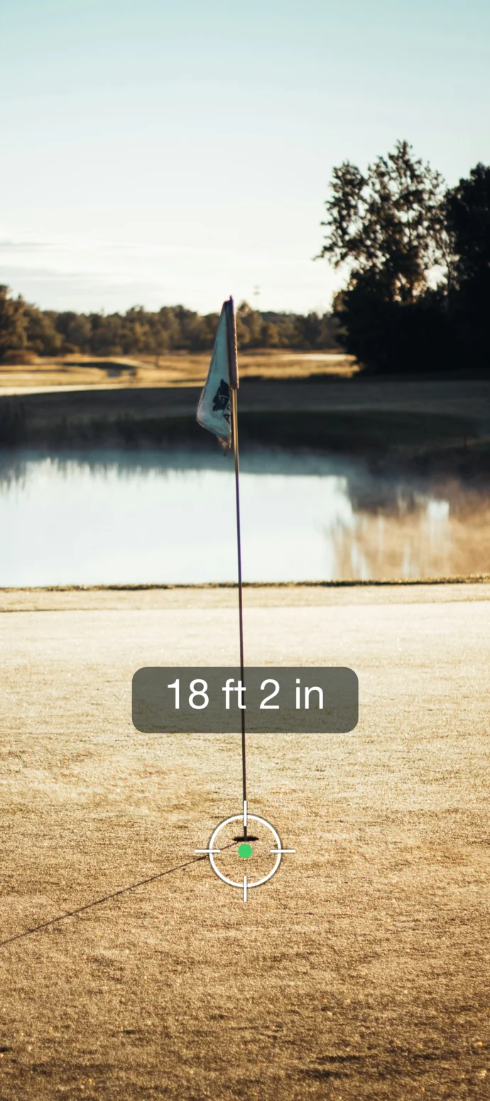 Squabbit's augmented reality closest-to-the-pin measuring screen showing the distance to the flag
